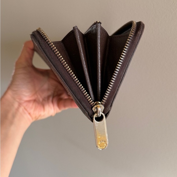 Authentic Louis Vuitton zippy wallet Damier - Picture 8 of 14